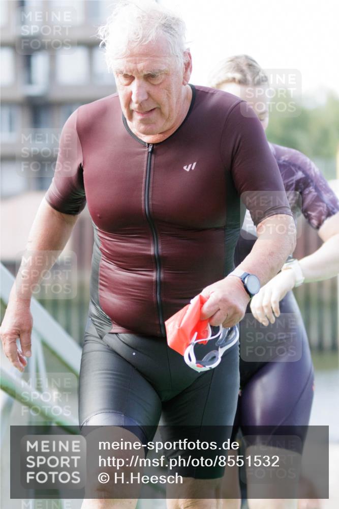 10.08.2025 - GEWOBA Citytriathlon Bremen H.Heesch http://msf.ph/oto/8551532 10.08.2025 10:23:40 Schwimmen 97, 159, 452 meine-sportfotos.de