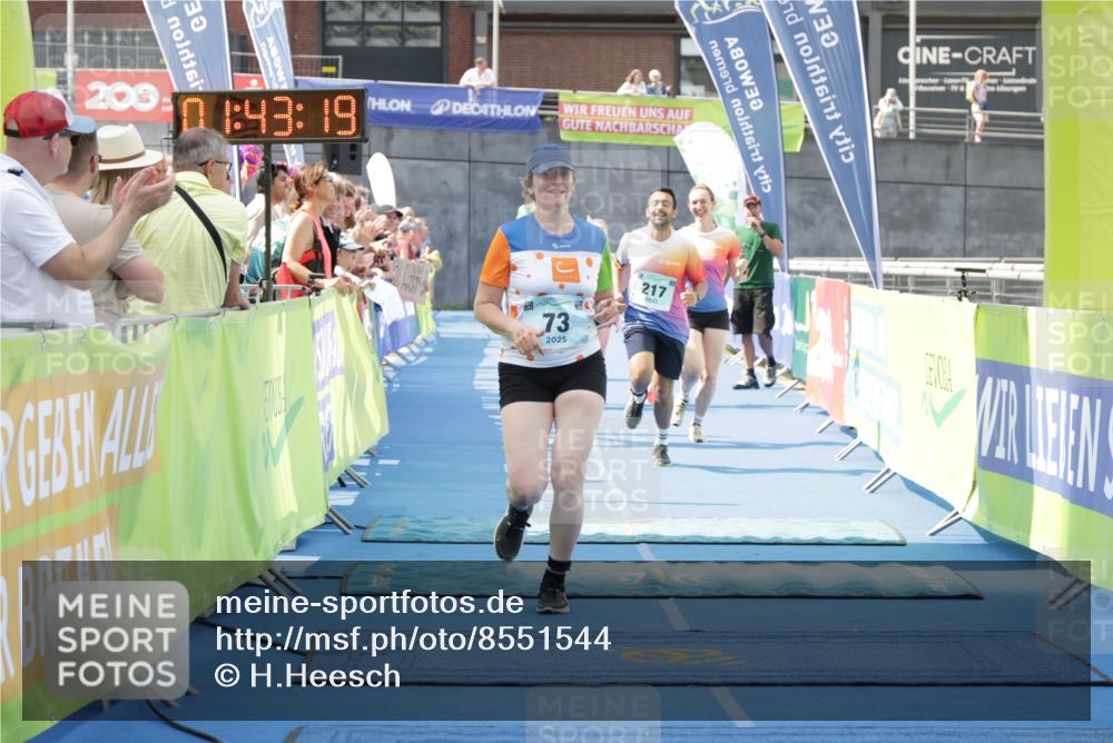 10.08.2025 - GEWOBA Citytriathlon Bremen H.Heesch http://msf.ph/oto/8551544 10.08.2025 11:47:01 Ziel 73, 113, 217 meine-sportfotos.de