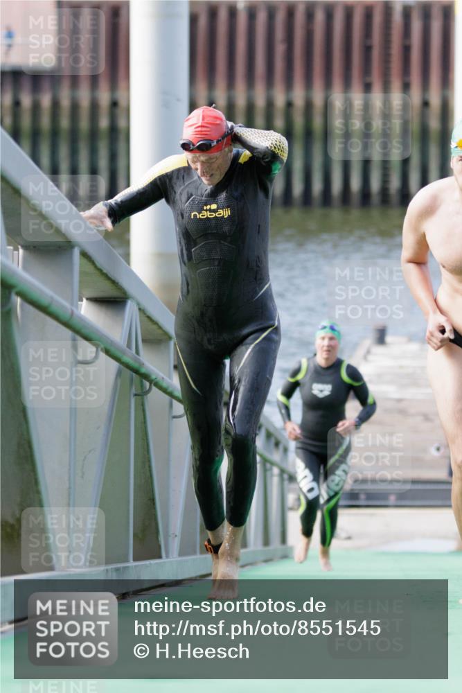 10.08.2025 - GEWOBA Citytriathlon Bremen H.Heesch http://msf.ph/oto/8551545 10.08.2025 10:23:45 Schwimmen 97, 159 meine-sportfotos.de