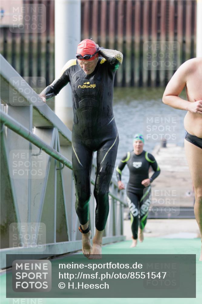 10.08.2025 - GEWOBA Citytriathlon Bremen H.Heesch http://msf.ph/oto/8551547 10.08.2025 10:23:45 Schwimmen 97, 159 meine-sportfotos.de