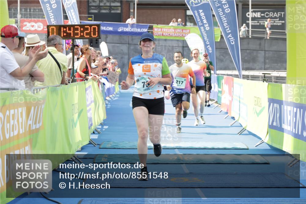 10.08.2025 - GEWOBA Citytriathlon Bremen H.Heesch http://msf.ph/oto/8551548 10.08.2025 11:47:01 Ziel 73, 113, 217 meine-sportfotos.de