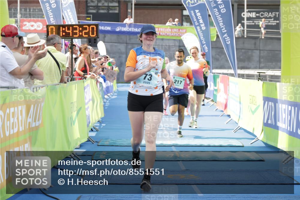 10.08.2025 - GEWOBA Citytriathlon Bremen H.Heesch http://msf.ph/oto/8551551 10.08.2025 11:47:02 Ziel 73, 113, 217 meine-sportfotos.de