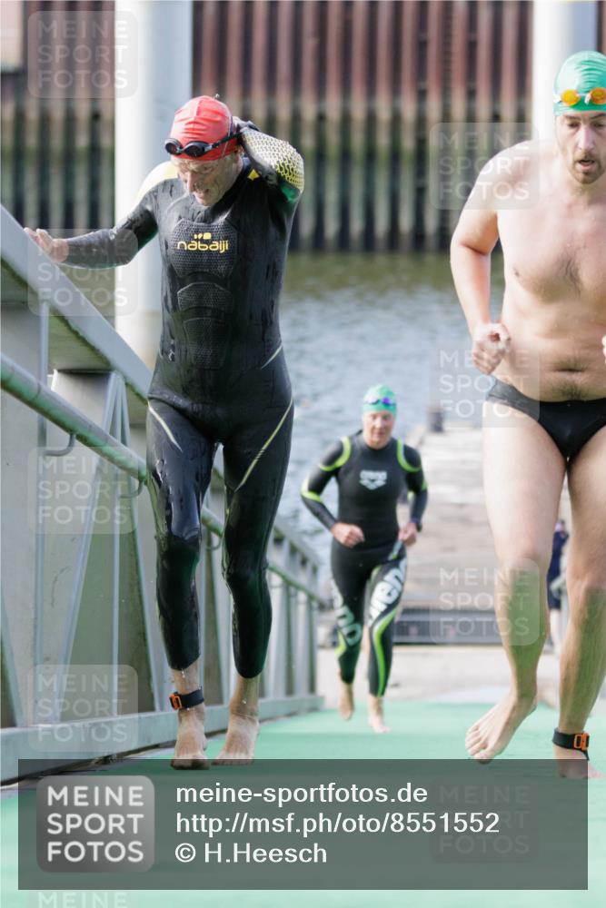 10.08.2025 - GEWOBA Citytriathlon Bremen H.Heesch http://msf.ph/oto/8551552 10.08.2025 10:23:45 Schwimmen 97, 159 meine-sportfotos.de