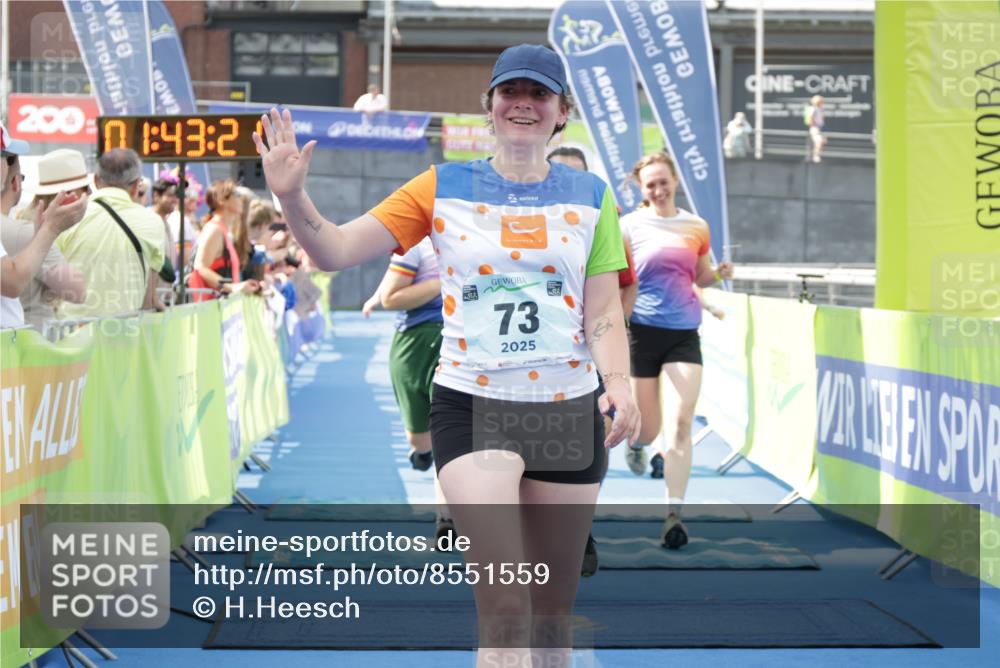 10.08.2025 - GEWOBA Citytriathlon Bremen H.Heesch http://msf.ph/oto/8551559 10.08.2025 11:47:03 Ziel 73, 113, 217 meine-sportfotos.de