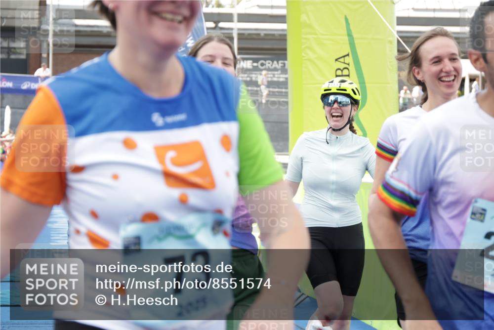 10.08.2025 - GEWOBA Citytriathlon Bremen H.Heesch http://msf.ph/oto/8551574 10.08.2025 11:47:05 Ziel 73, 113, 217 meine-sportfotos.de