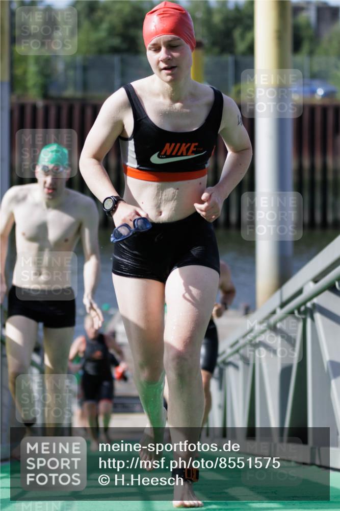 10.08.2025 - GEWOBA Citytriathlon Bremen H.Heesch http://msf.ph/oto/8551575 10.08.2025 10:24:04 Schwimmen 21, 49, 239, 245, 458, 485, 501 meine-sportfotos.de