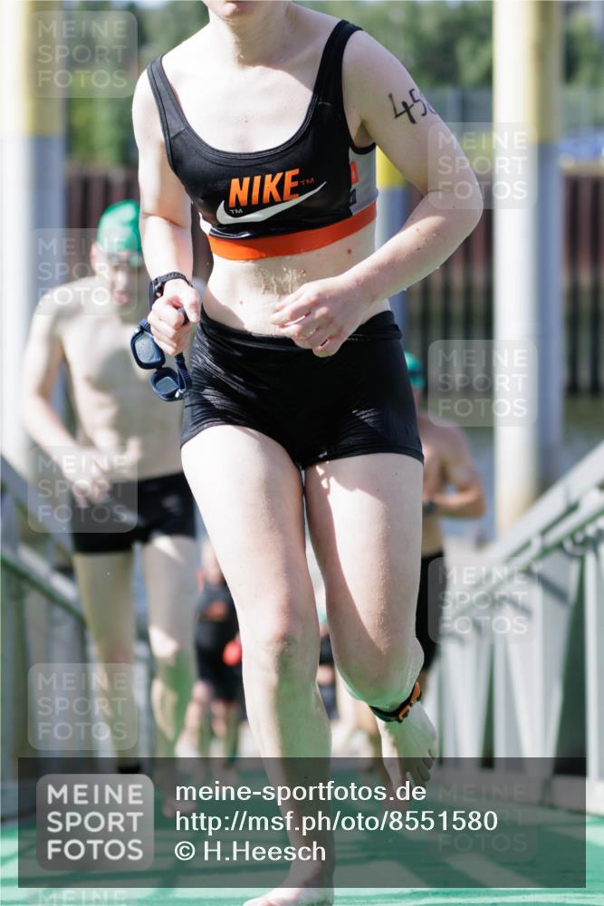 10.08.2025 - GEWOBA Citytriathlon Bremen H.Heesch http://msf.ph/oto/8551580 10.08.2025 10:24:05 Schwimmen 21, 49, 239, 245, 458, 485, 501 meine-sportfotos.de