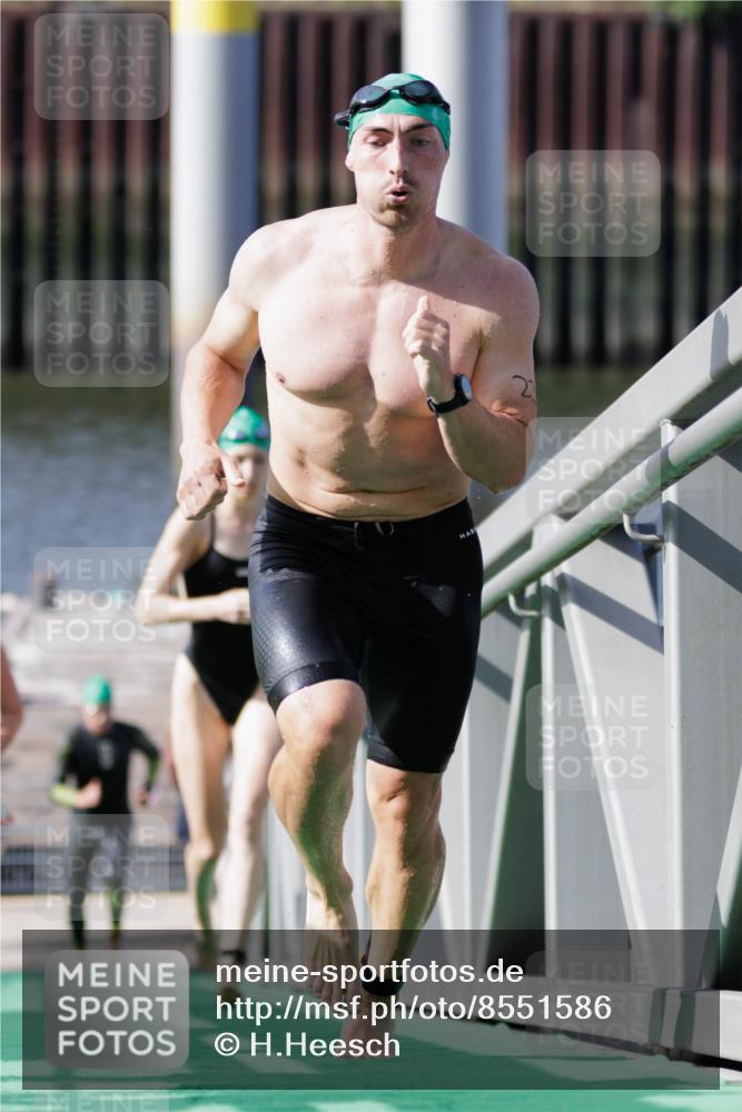 10.08.2025 - GEWOBA Citytriathlon Bremen H.Heesch http://msf.ph/oto/8551586 10.08.2025 10:24:06 Schwimmen 21, 49, 239, 245, 458, 485, 501 meine-sportfotos.de