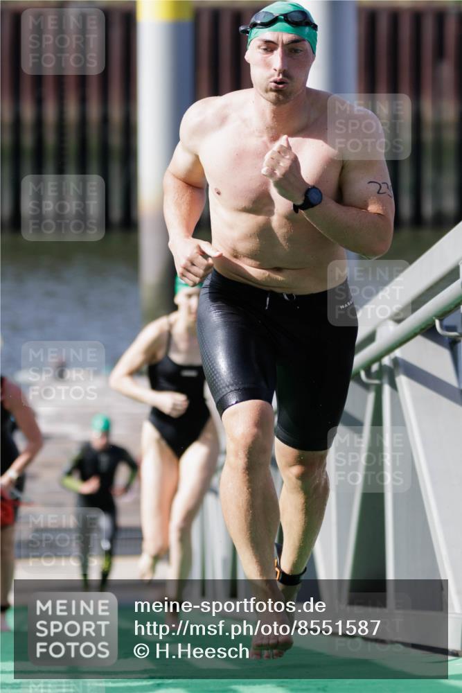 10.08.2025 - GEWOBA Citytriathlon Bremen H.Heesch http://msf.ph/oto/8551587 10.08.2025 10:24:06 Schwimmen 21, 49, 239, 245, 458, 485, 501 meine-sportfotos.de