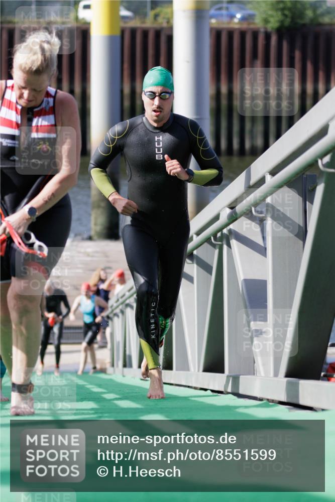 10.08.2025 - GEWOBA Citytriathlon Bremen H.Heesch http://msf.ph/oto/8551599 10.08.2025 10:24:13 Schwimmen 127, 239, 245, 435, 440, 463, 485, 496, 501 meine-sportfotos.de