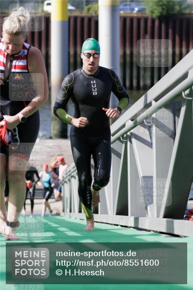 10.08.2025 - GEWOBA Citytriathlon Bremen H.Heesch http://msf.ph/oto/8551600 10.08.2025 10:24:13 Schwimmen 127, 239, 245, 435, 440, 463, 485, 496, 501 meine-sportfotos.de