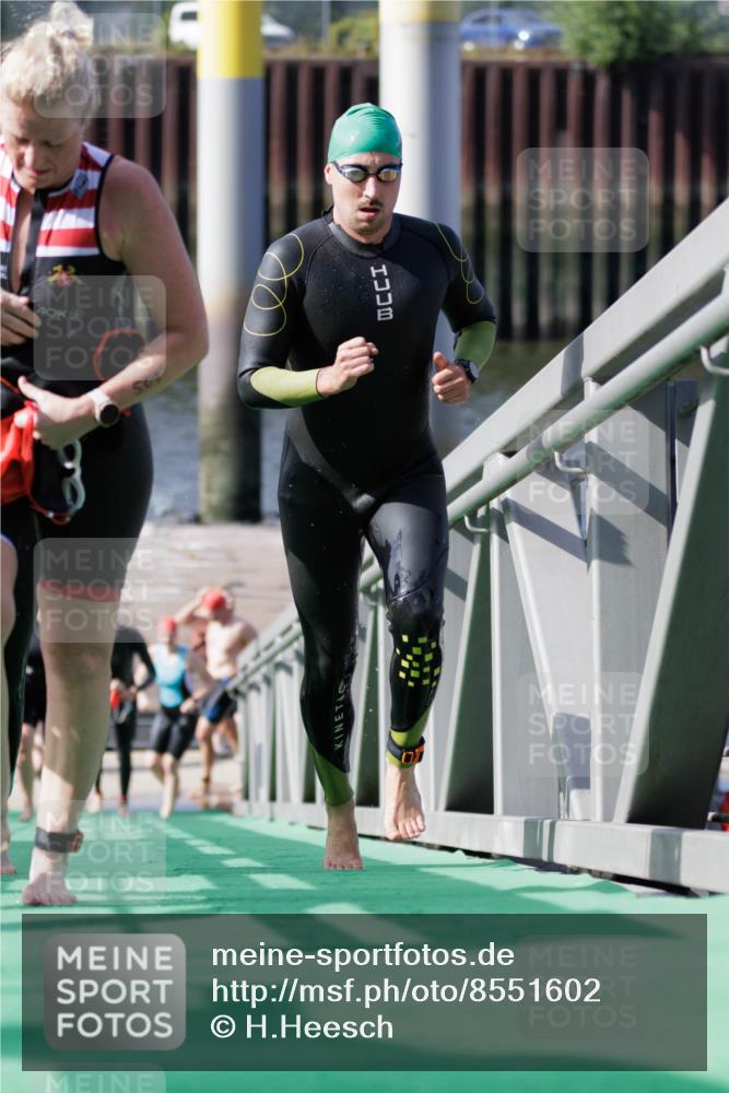 10.08.2025 - GEWOBA Citytriathlon Bremen H.Heesch http://msf.ph/oto/8551602 10.08.2025 10:24:13 Schwimmen 127, 239, 245, 435, 440, 463, 485, 496, 501 meine-sportfotos.de