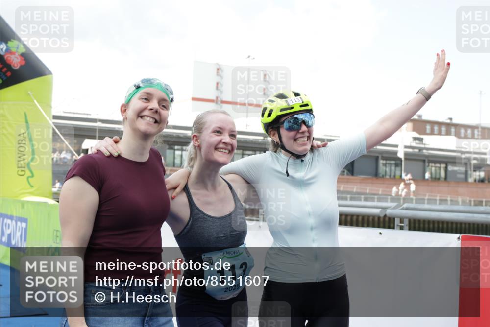10.08.2025 - GEWOBA Citytriathlon Bremen H.Heesch http://msf.ph/oto/8551607 10.08.2025 11:47:14 Ziel  meine-sportfotos.de