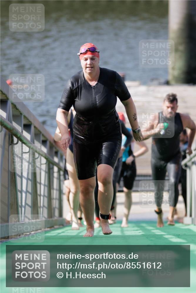 10.08.2025 - GEWOBA Citytriathlon Bremen H.Heesch http://msf.ph/oto/8551612 10.08.2025 10:24:17 Schwimmen 29, 127, 245, 402, 435, 440, 463, 475, 485, 496 meine-sportfotos.de