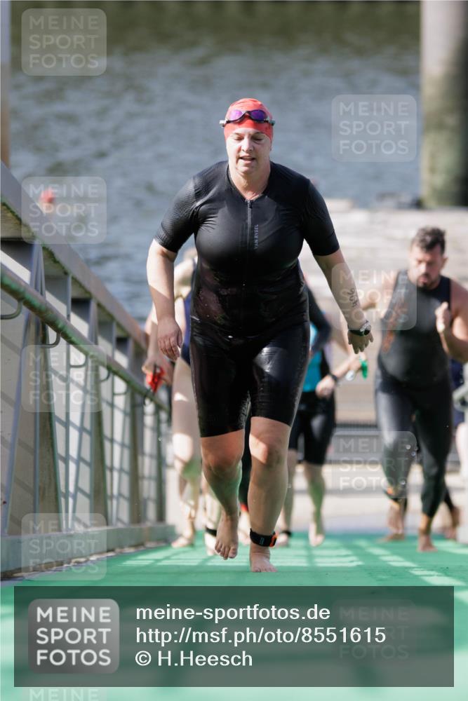 10.08.2025 - GEWOBA Citytriathlon Bremen H.Heesch http://msf.ph/oto/8551615 10.08.2025 10:24:17 Schwimmen 29, 127, 245, 402, 435, 440, 463, 475, 485, 496 meine-sportfotos.de