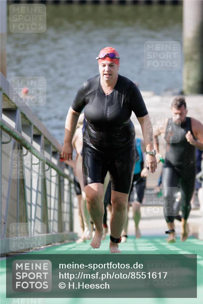 10.08.2025 - GEWOBA Citytriathlon Bremen H.Heesch http://msf.ph/oto/8551617 10.08.2025 10:24:17 Schwimmen 29, 127, 245, 402, 435, 440, 463, 475, 485, 496 meine-sportfotos.de
