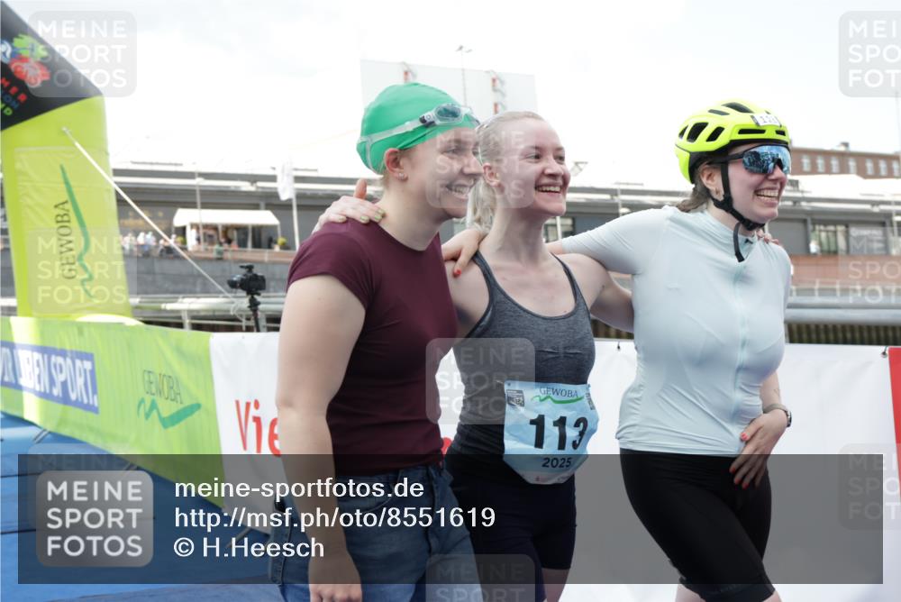 10.08.2025 - GEWOBA Citytriathlon Bremen H.Heesch http://msf.ph/oto/8551619 10.08.2025 11:47:15 Ziel  meine-sportfotos.de