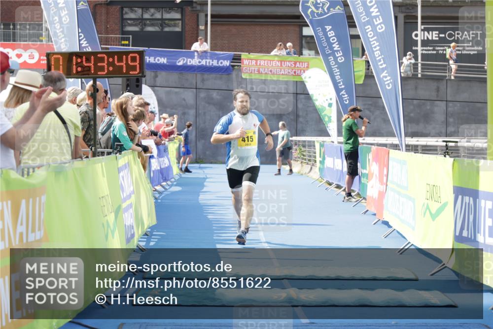 10.08.2025 - GEWOBA Citytriathlon Bremen H.Heesch http://msf.ph/oto/8551622 10.08.2025 11:47:31 Ziel 415 meine-sportfotos.de