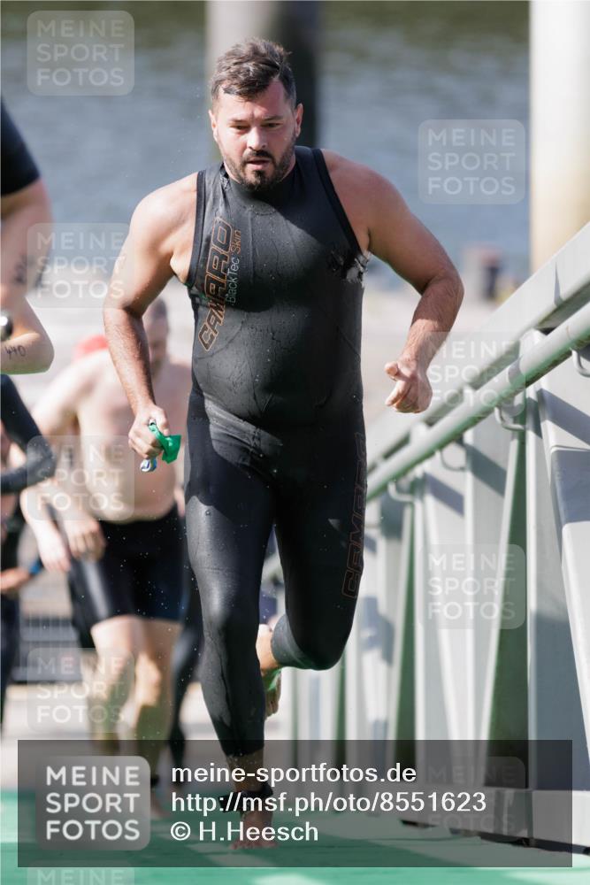 10.08.2025 - GEWOBA Citytriathlon Bremen H.Heesch http://msf.ph/oto/8551623 10.08.2025 10:24:19 Schwimmen 29, 43, 127, 402, 435, 440, 463, 475, 496 meine-sportfotos.de