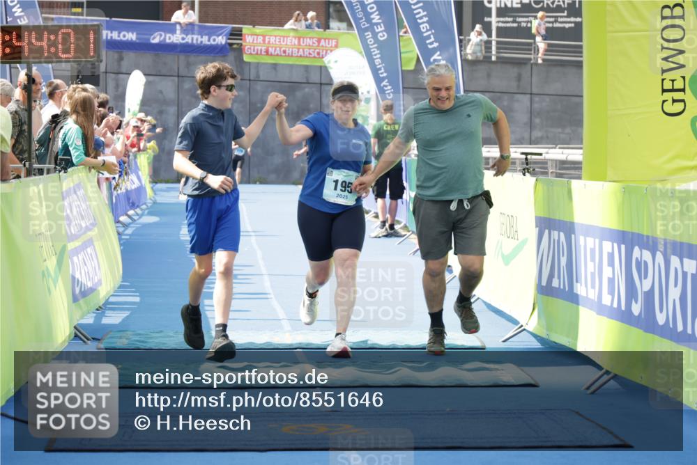 10.08.2025 - GEWOBA Citytriathlon Bremen H.Heesch http://msf.ph/oto/8551646 10.08.2025 11:47:43 Ziel 195 meine-sportfotos.de