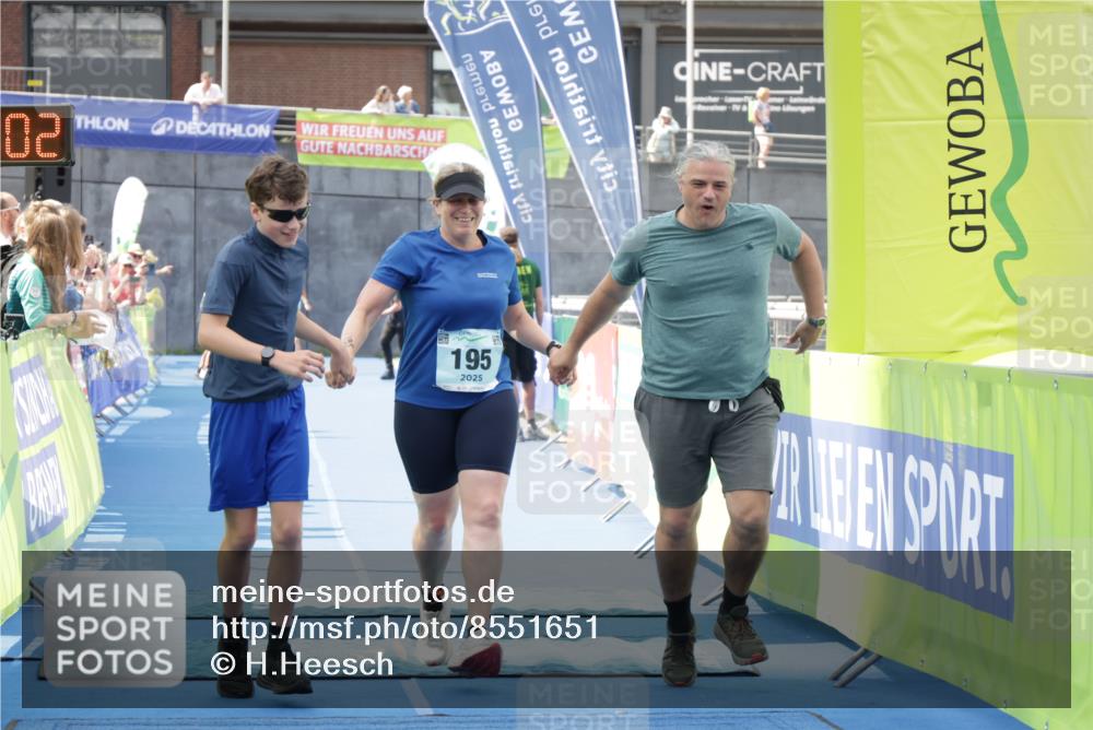 10.08.2025 - GEWOBA Citytriathlon Bremen H.Heesch http://msf.ph/oto/8551651 10.08.2025 11:47:44 Ziel 195 meine-sportfotos.de