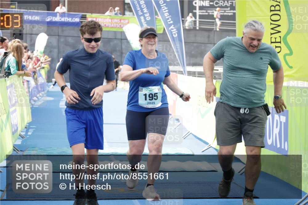 10.08.2025 - GEWOBA Citytriathlon Bremen H.Heesch http://msf.ph/oto/8551661 10.08.2025 11:47:45 Ziel 195 meine-sportfotos.de