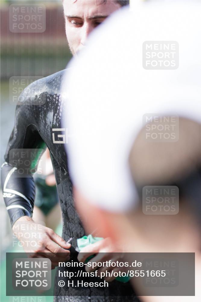 10.08.2025 - GEWOBA Citytriathlon Bremen H.Heesch http://msf.ph/oto/8551665 10.08.2025 10:24:42 Schwimmen 109, 115, 151, 181, 443 meine-sportfotos.de