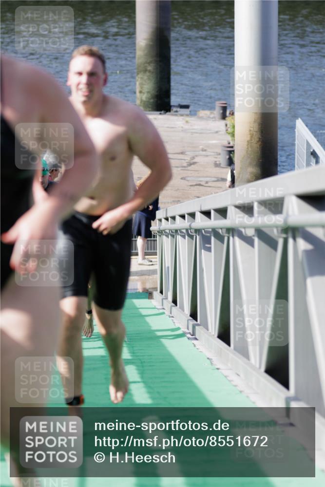 10.08.2025 - GEWOBA Citytriathlon Bremen H.Heesch http://msf.ph/oto/8551672 10.08.2025 10:24:49 Schwimmen 83, 99, 109, 115, 137, 225, 499 meine-sportfotos.de