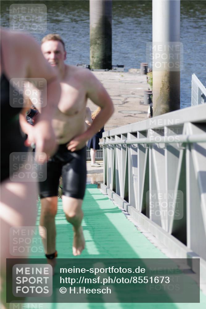 10.08.2025 - GEWOBA Citytriathlon Bremen H.Heesch http://msf.ph/oto/8551673 10.08.2025 10:24:49 Schwimmen 83, 99, 109, 115, 137, 225, 499 meine-sportfotos.de