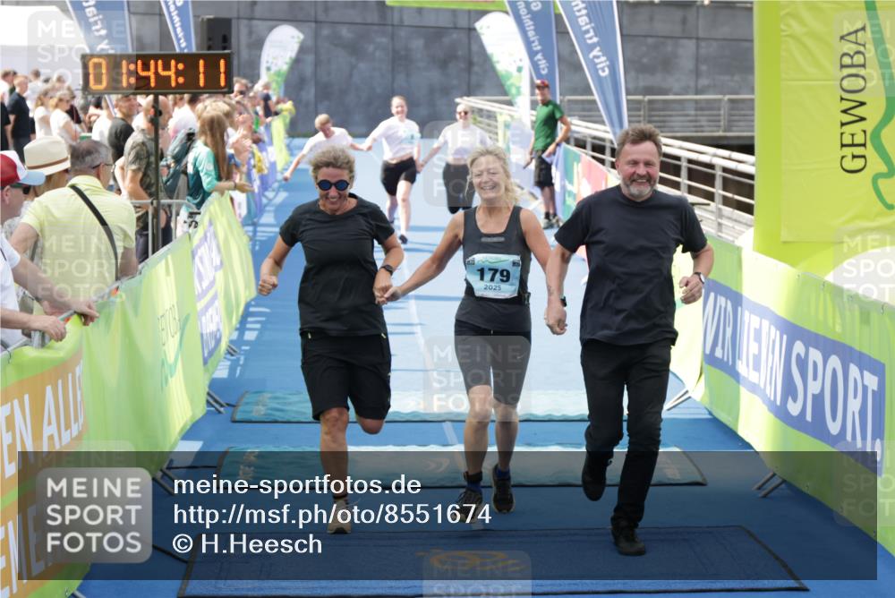 10.08.2025 - GEWOBA Citytriathlon Bremen H.Heesch http://msf.ph/oto/8551674 10.08.2025 11:47:53 Ziel 9, 179 meine-sportfotos.de