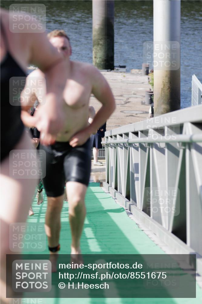 10.08.2025 - GEWOBA Citytriathlon Bremen H.Heesch http://msf.ph/oto/8551675 10.08.2025 10:24:49 Schwimmen 83, 99, 109, 115, 137, 225, 499 meine-sportfotos.de
