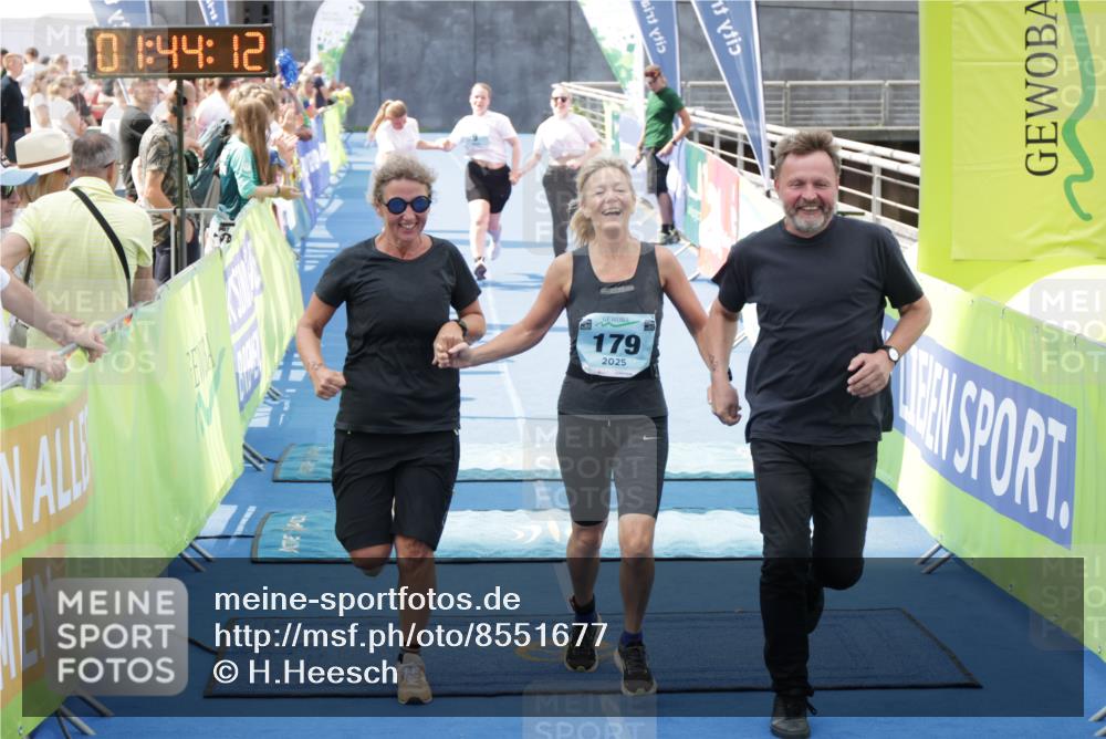 10.08.2025 - GEWOBA Citytriathlon Bremen H.Heesch http://msf.ph/oto/8551677 10.08.2025 11:47:54 Ziel 9, 179 meine-sportfotos.de