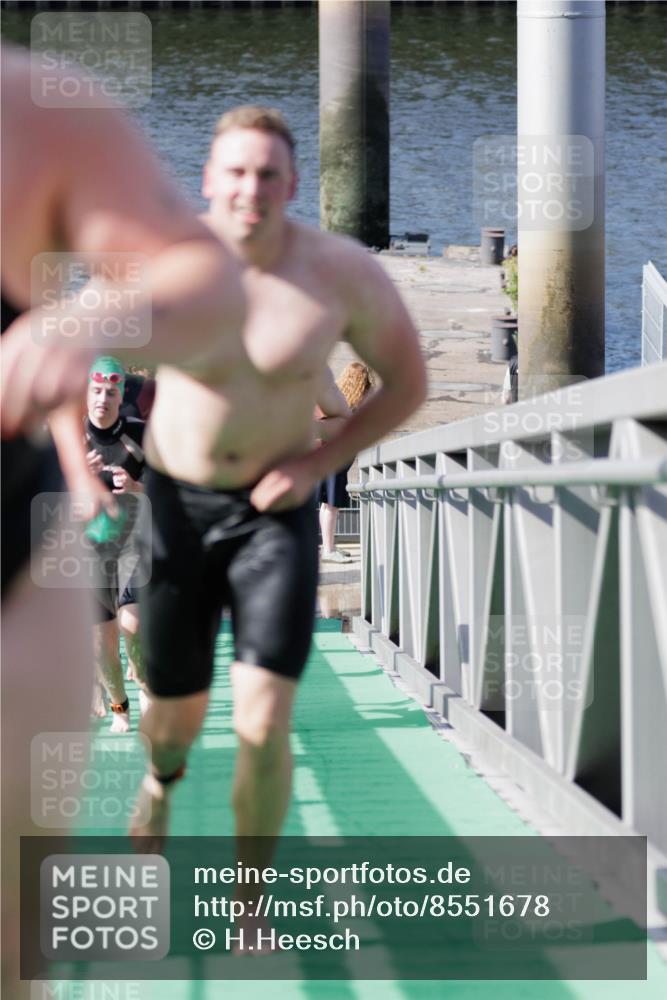 10.08.2025 - GEWOBA Citytriathlon Bremen H.Heesch http://msf.ph/oto/8551678 10.08.2025 10:24:49 Schwimmen 83, 99, 109, 115, 137, 225, 499 meine-sportfotos.de