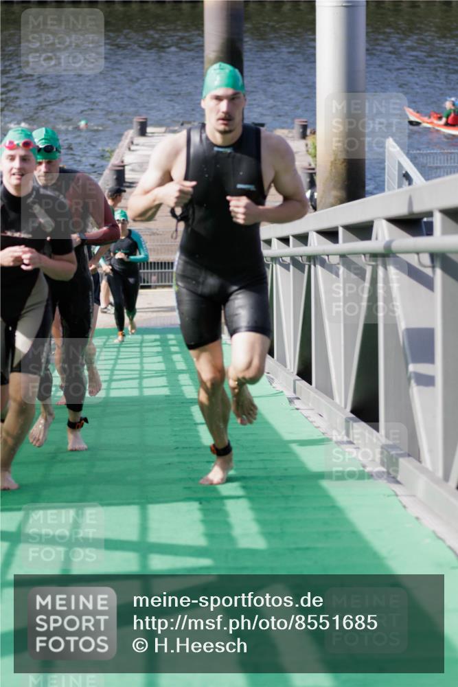 10.08.2025 - GEWOBA Citytriathlon Bremen H.Heesch http://msf.ph/oto/8551685 10.08.2025 10:24:52 Schwimmen 83, 99, 109, 115, 137, 225, 241, 499 meine-sportfotos.de