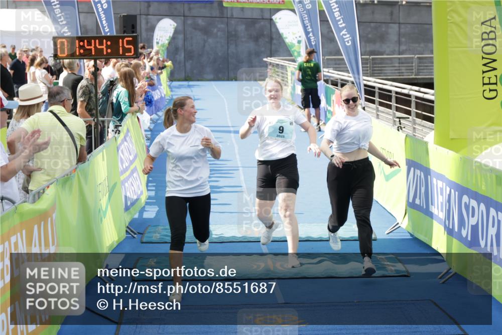 10.08.2025 - GEWOBA Citytriathlon Bremen H.Heesch http://msf.ph/oto/8551687 10.08.2025 11:47:57 Ziel 9, 179 meine-sportfotos.de