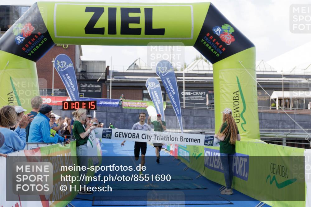10.08.2025 - GEWOBA Citytriathlon Bremen H.Heesch http://msf.ph/oto/8551690 10.08.2025 11:04:57 Ziel 375 meine-sportfotos.de