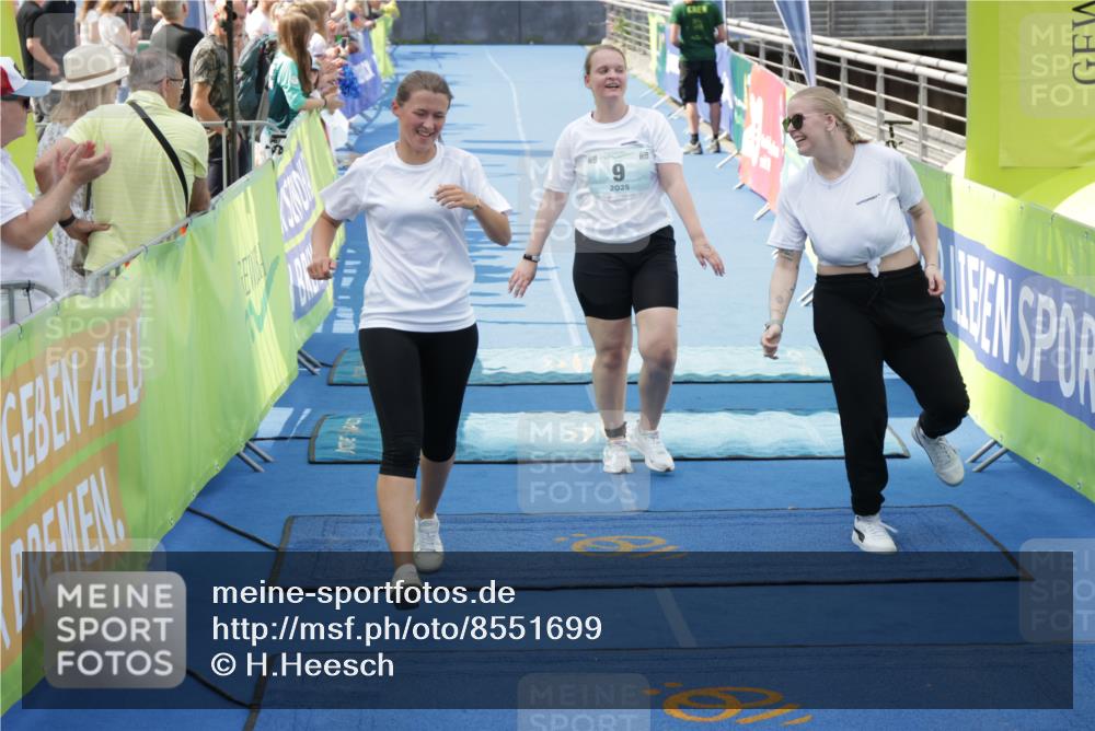 10.08.2025 - GEWOBA Citytriathlon Bremen H.Heesch http://msf.ph/oto/8551699 10.08.2025 11:47:57 Ziel 9, 179 meine-sportfotos.de