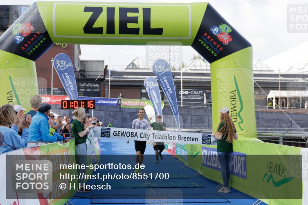 10.08.2025 - GEWOBA Citytriathlon Bremen H.Heesch http://msf.ph/oto/8551700 10.08.2025 11:04:57 Ziel 375 meine-sportfotos.de