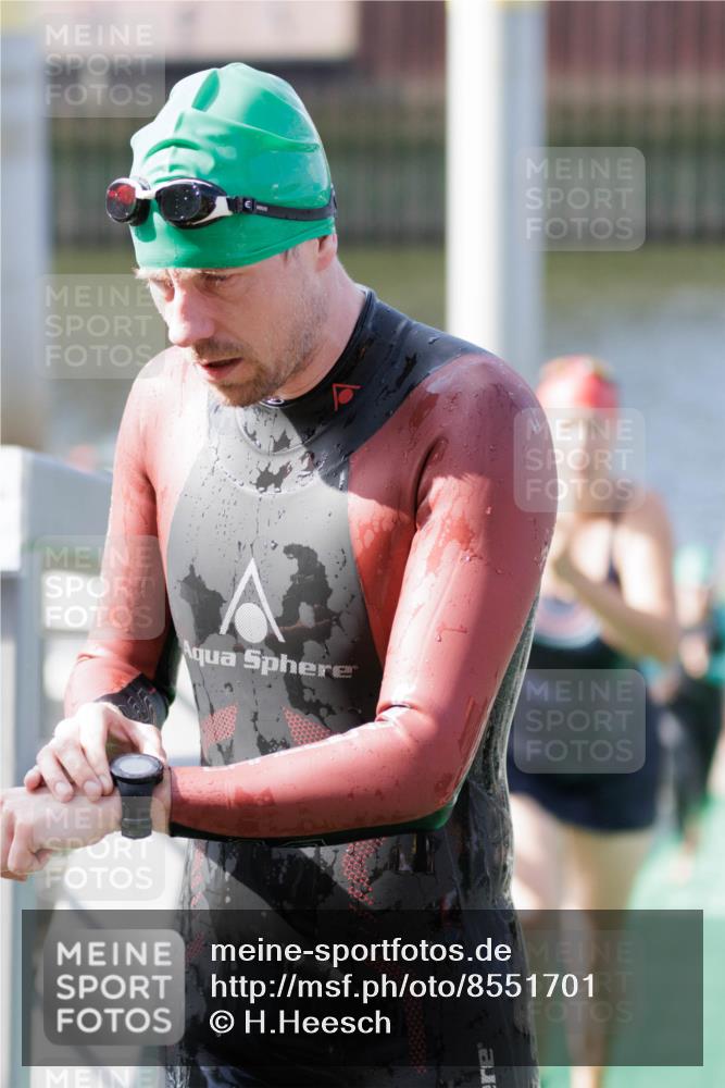 10.08.2025 - GEWOBA Citytriathlon Bremen H.Heesch http://msf.ph/oto/8551701 10.08.2025 10:24:56 Schwimmen 83, 99, 115, 137, 225, 241, 499 meine-sportfotos.de