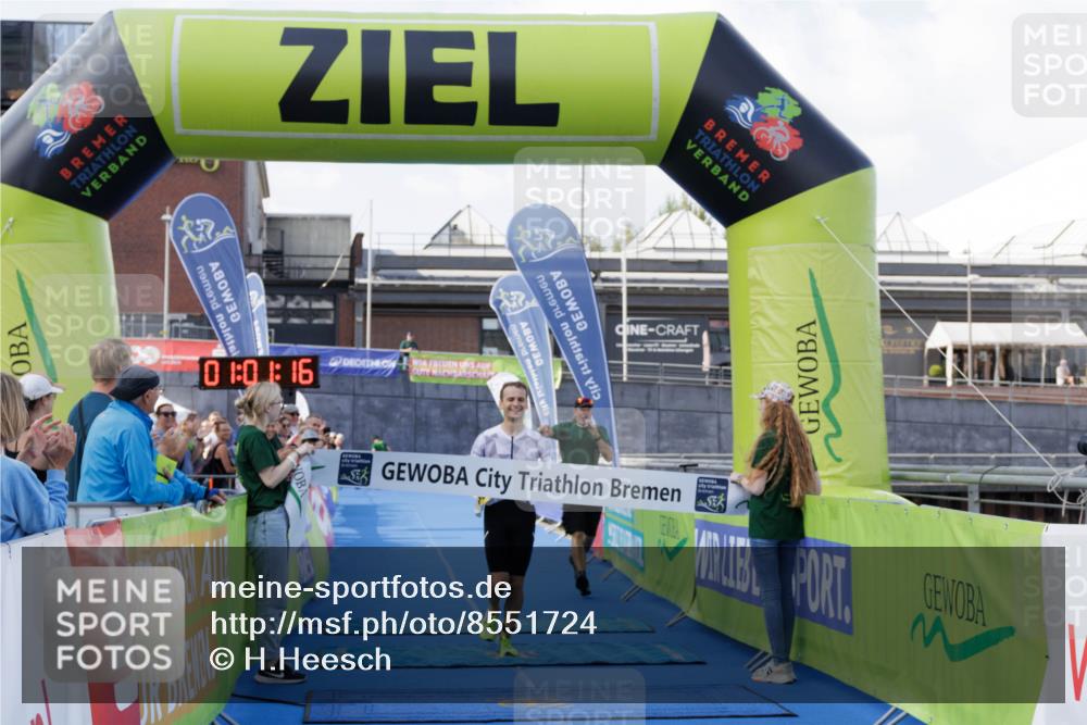 10.08.2025 - GEWOBA Citytriathlon Bremen H.Heesch http://msf.ph/oto/8551724 10.08.2025 11:04:58 Ziel 375 meine-sportfotos.de