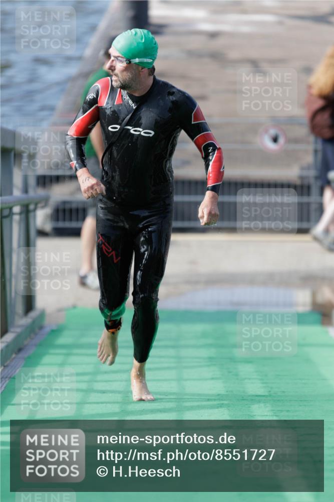 10.08.2025 - GEWOBA Citytriathlon Bremen H.Heesch http://msf.ph/oto/8551727 10.08.2025 10:25:11 Schwimmen 117 meine-sportfotos.de