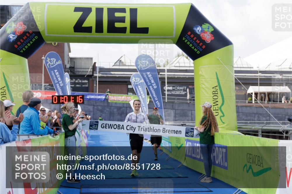 10.08.2025 - GEWOBA Citytriathlon Bremen H.Heesch http://msf.ph/oto/8551728 10.08.2025 11:04:58 Ziel 375 meine-sportfotos.de