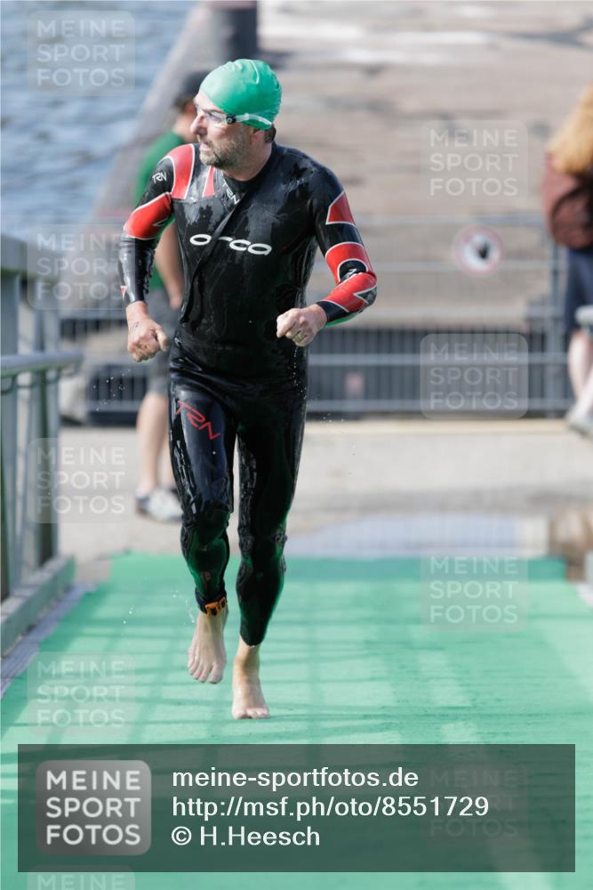 10.08.2025 - GEWOBA Citytriathlon Bremen H.Heesch http://msf.ph/oto/8551729 10.08.2025 10:25:11 Schwimmen 117 meine-sportfotos.de