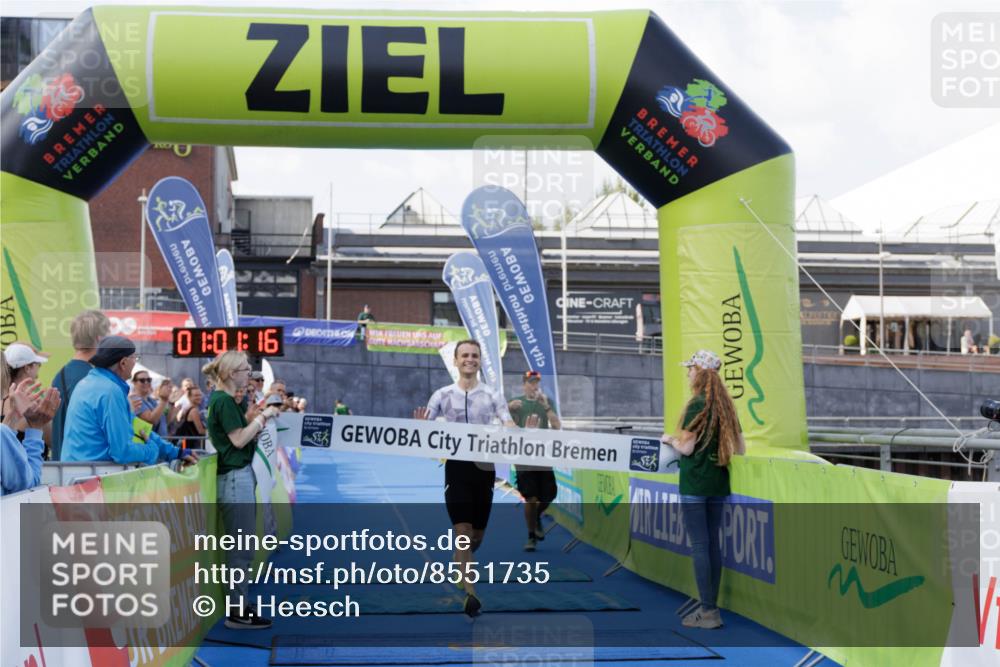 10.08.2025 - GEWOBA Citytriathlon Bremen H.Heesch http://msf.ph/oto/8551735 10.08.2025 11:04:58 Ziel 375 meine-sportfotos.de