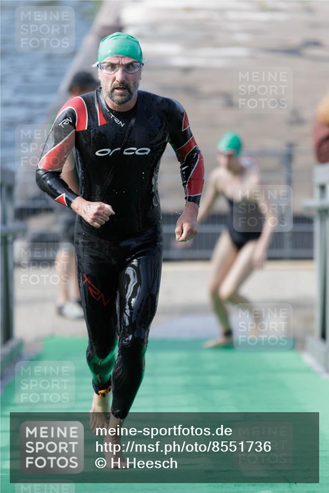 10.08.2025 - GEWOBA Citytriathlon Bremen H.Heesch http://msf.ph/oto/8551736 10.08.2025 10:25:12 Schwimmen 117 meine-sportfotos.de