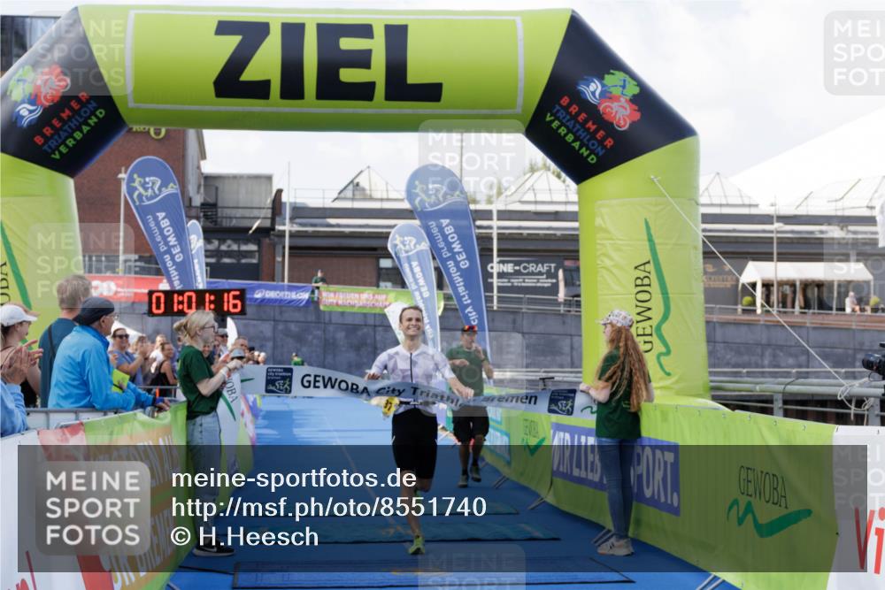 10.08.2025 - GEWOBA Citytriathlon Bremen H.Heesch http://msf.ph/oto/8551740 10.08.2025 11:04:58 Ziel 375 meine-sportfotos.de