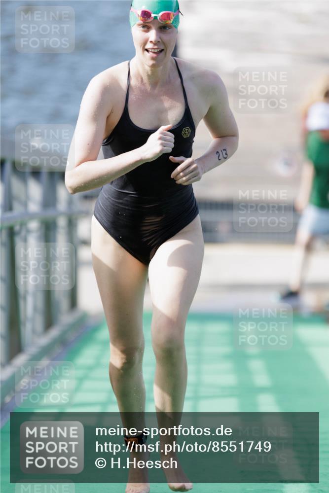 10.08.2025 - GEWOBA Citytriathlon Bremen H.Heesch http://msf.ph/oto/8551749 10.08.2025 10:25:19 Schwimmen 117, 213 meine-sportfotos.de