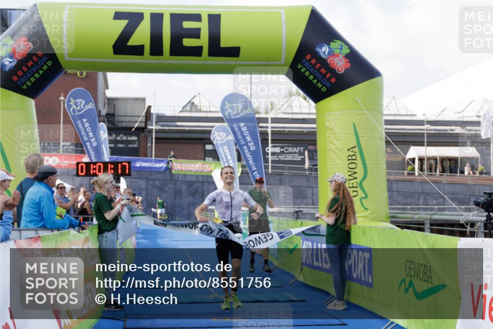 10.08.2025 - GEWOBA Citytriathlon Bremen H.Heesch http://msf.ph/oto/8551756 10.08.2025 11:04:58 Ziel 375 meine-sportfotos.de