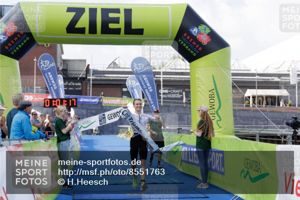 10.08.2025 - GEWOBA Citytriathlon Bremen H.Heesch http://msf.ph/oto/8551763 10.08.2025 11:04:59 Ziel 375 meine-sportfotos.de
