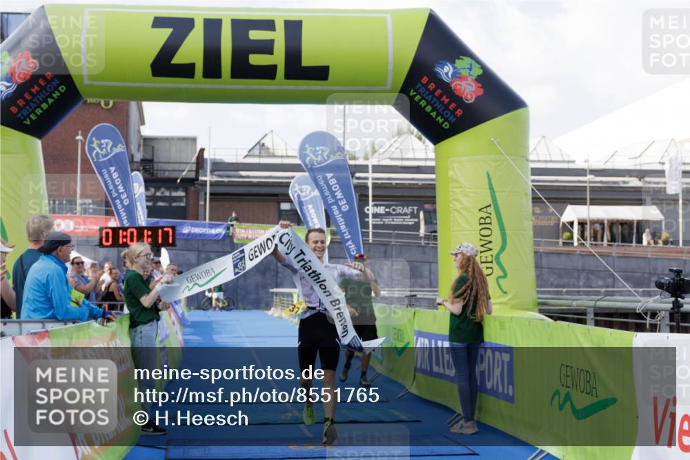 10.08.2025 - GEWOBA Citytriathlon Bremen H.Heesch http://msf.ph/oto/8551765 10.08.2025 11:04:59 Ziel 375 meine-sportfotos.de
